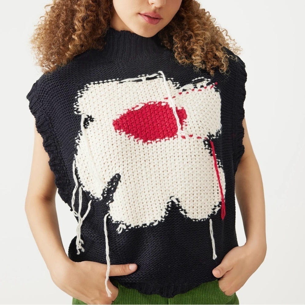 Black and White Flower Sweater - Picture 4 of 14